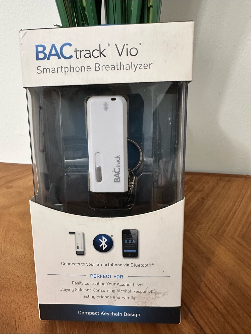 BACtrack Vio Smartphone Breathalyzer White Compact Keychain BATTERY NOT INCL NIB